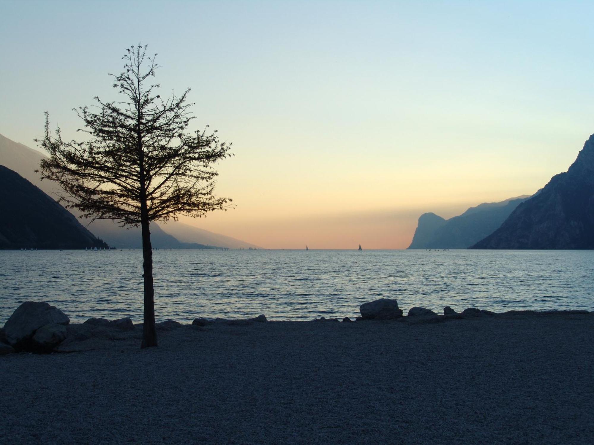 Hotel Garni Villa Magnolia Torbole Sul Garda Luaran gambar