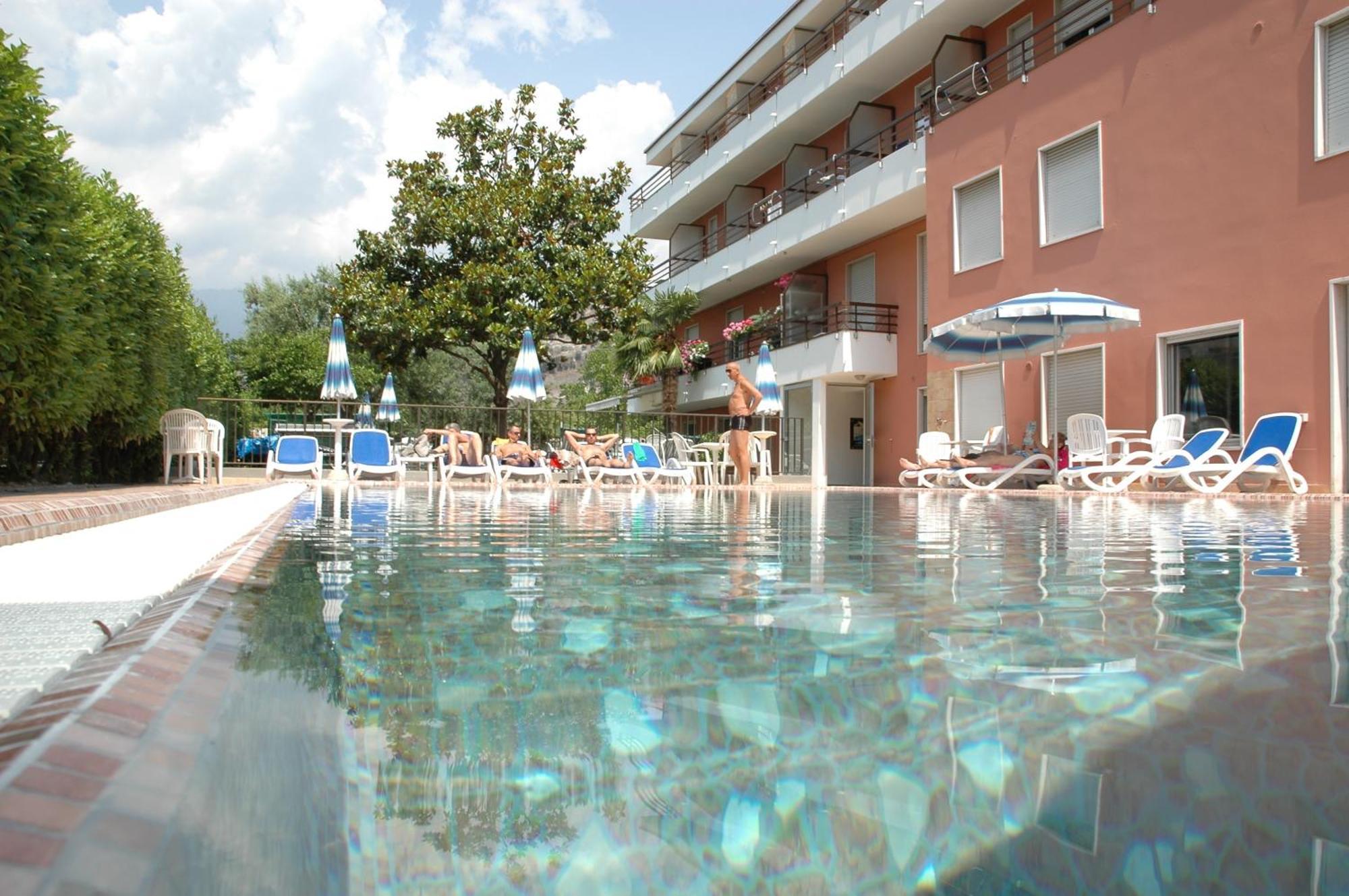 Hotel Garni Villa Magnolia Torbole Sul Garda Luaran gambar