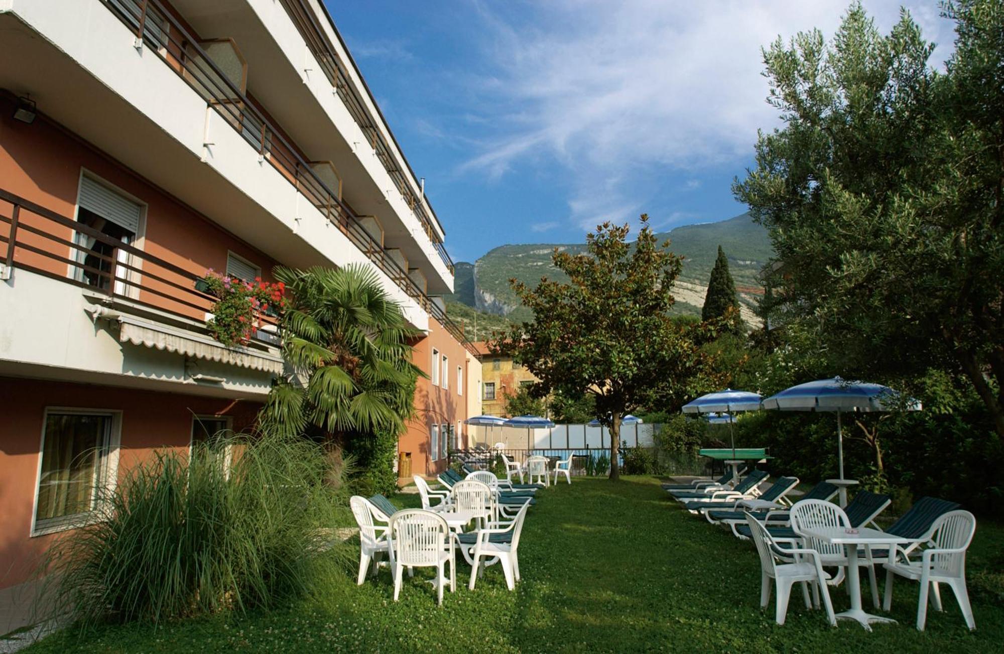 Hotel Garni Villa Magnolia Torbole Sul Garda Luaran gambar
