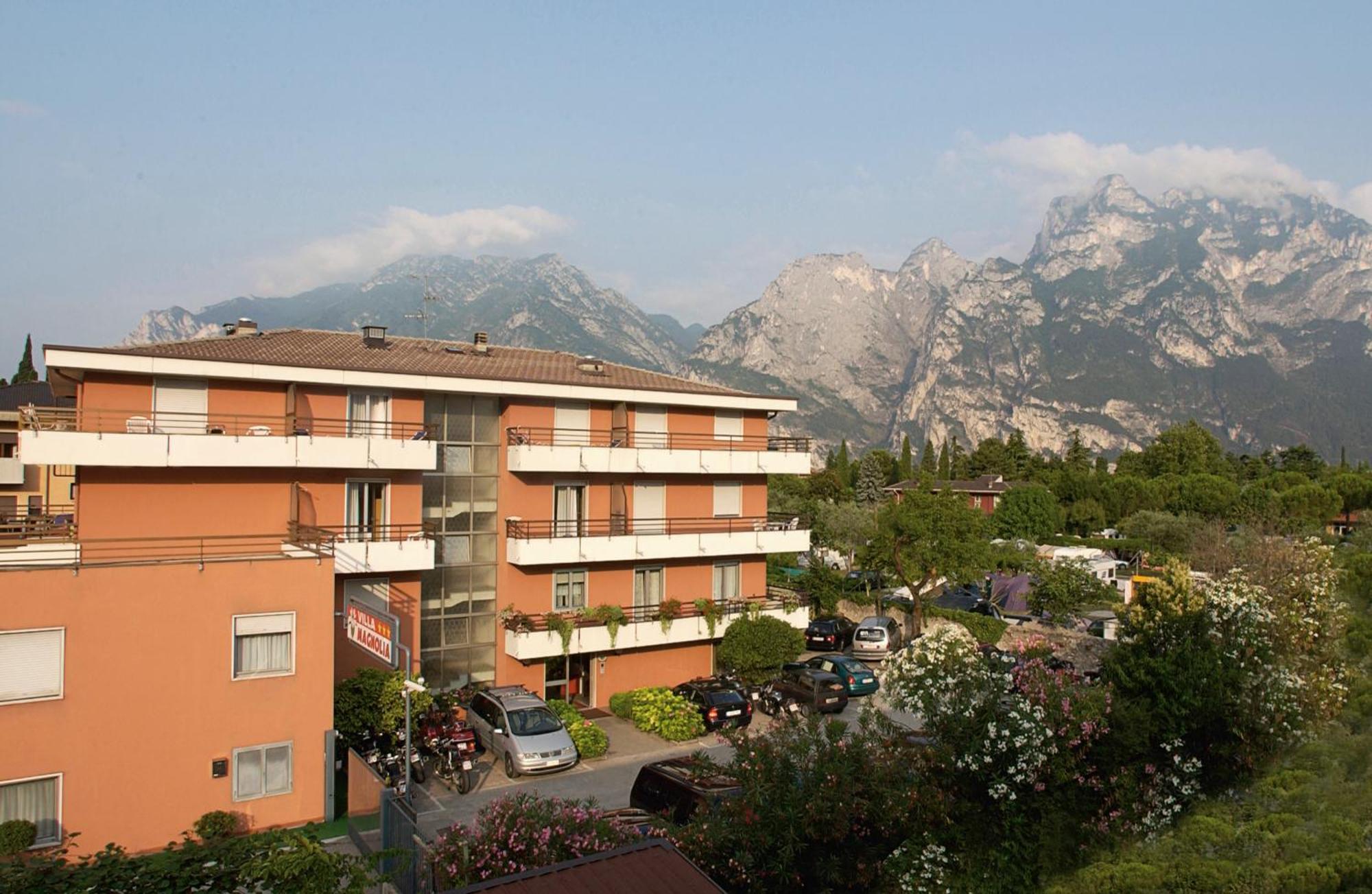 Hotel Garni Villa Magnolia Torbole Sul Garda Luaran gambar