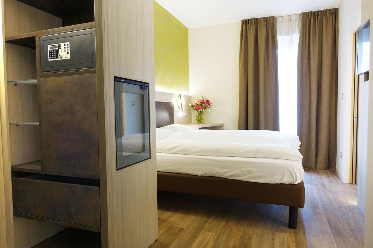 Hotel Garni Villa Magnolia Torbole Sul Garda Luaran gambar
