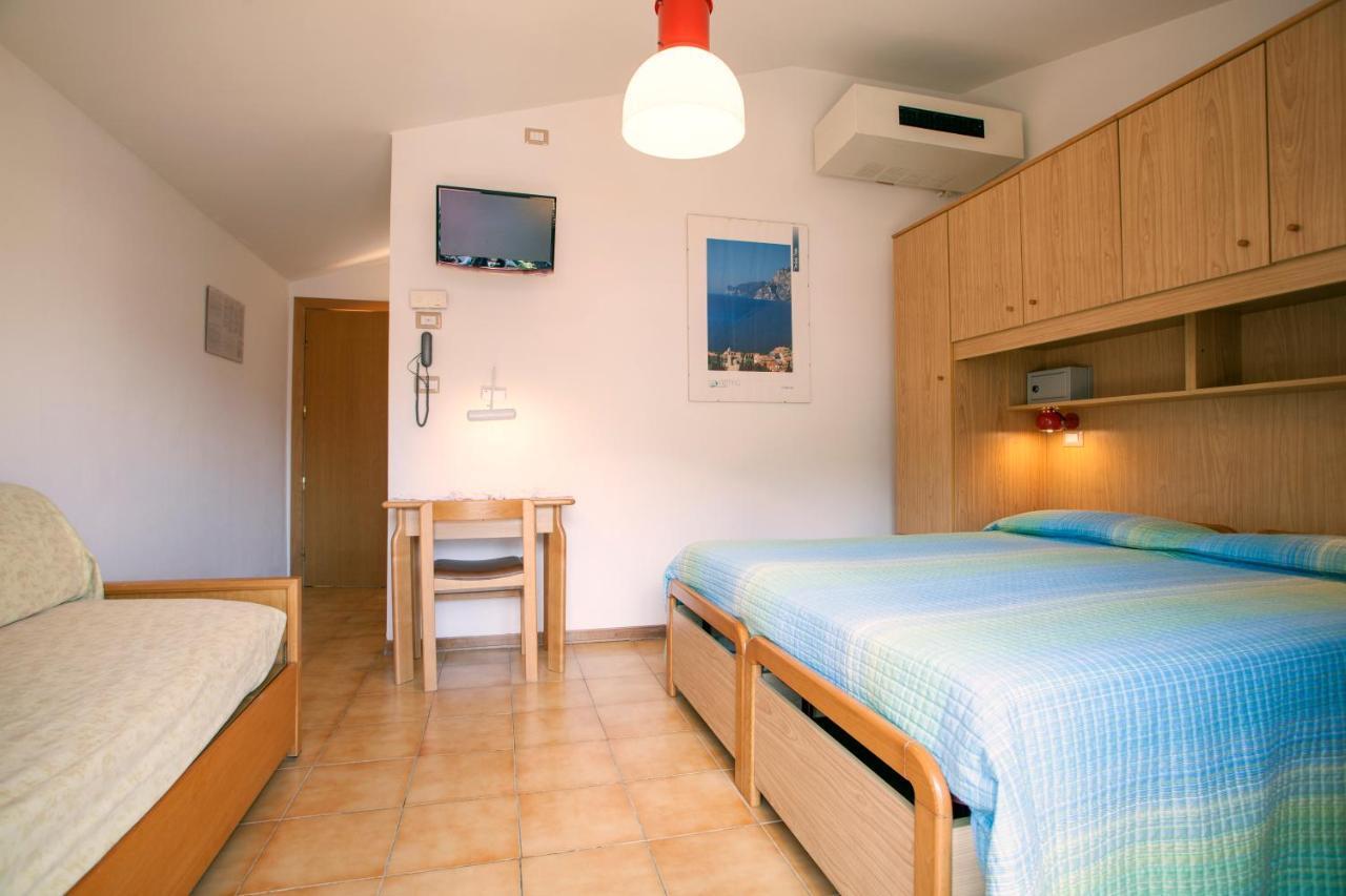 Hotel Garni Villa Magnolia Torbole Sul Garda Bilik gambar