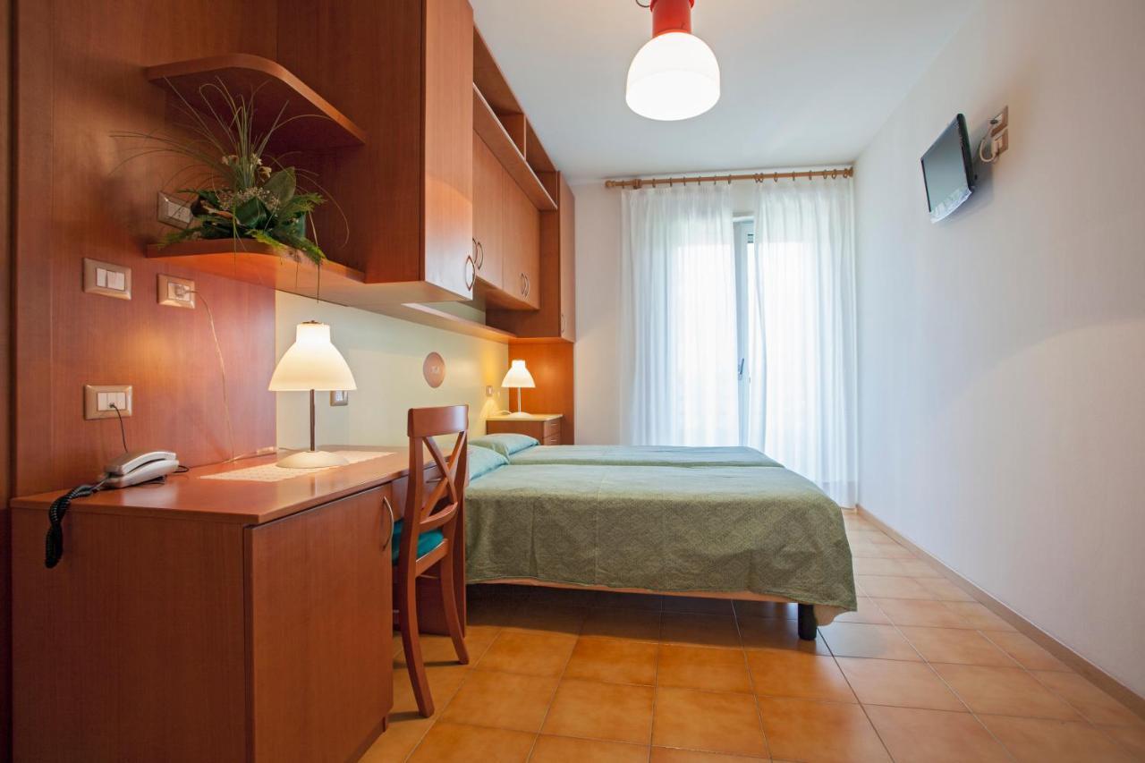 Hotel Garni Villa Magnolia Torbole Sul Garda Bilik gambar